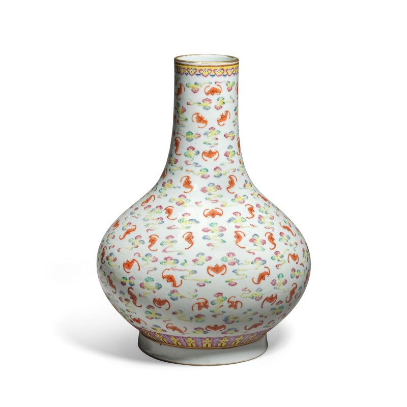 清光緒 粉彩百蝠紋賞瓶 | A FAMILLE ROSE 'HUNDRED BATS' VASE - 图1