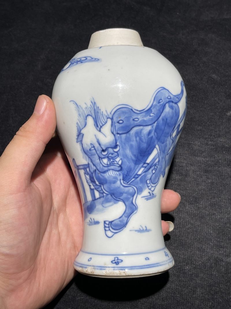 清乾隆 青花笔筒、梅瓶一组两件 - 图10