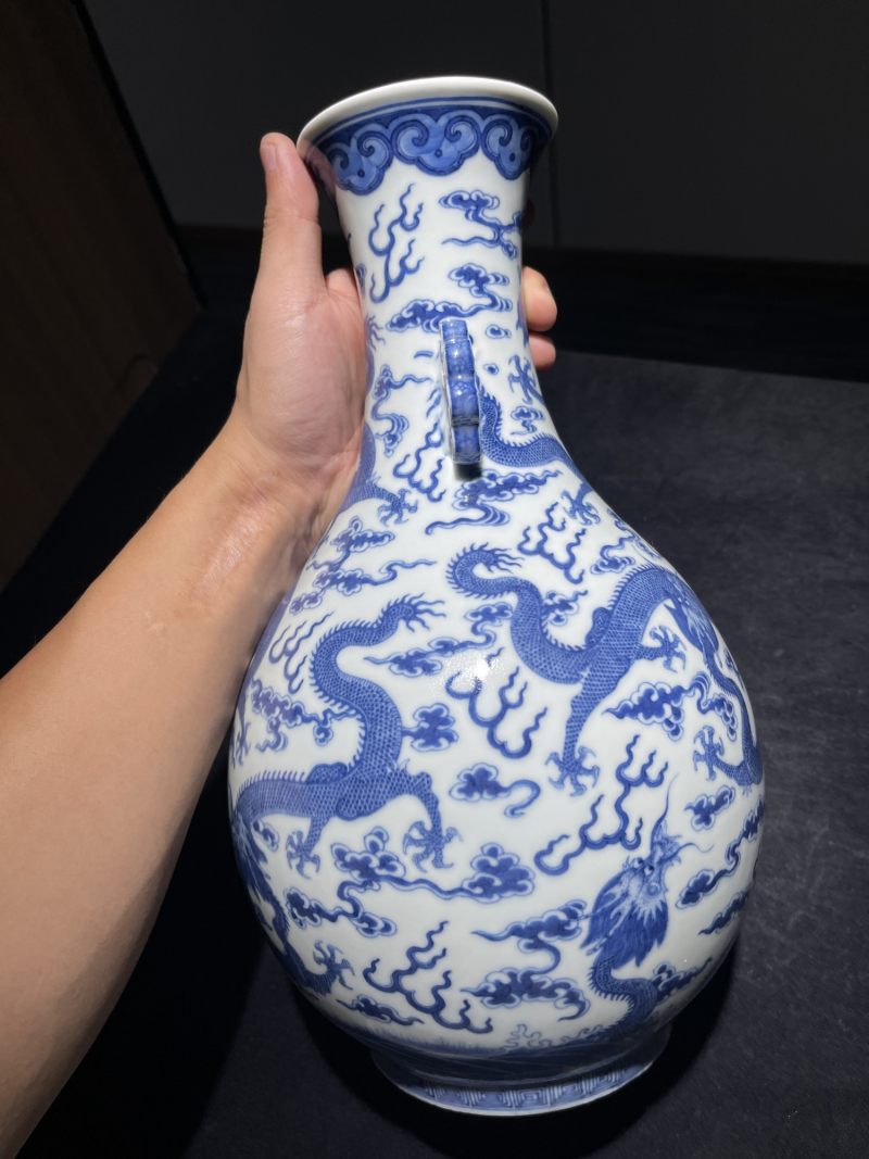 清代 青花云龙纹双耳瓶 - 图3
