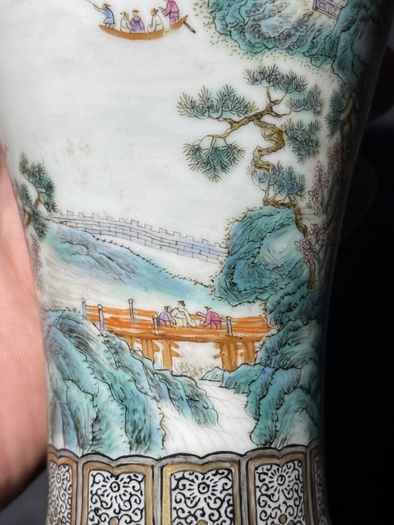 民国 粉彩通景山水纹观音瓶 - 图6