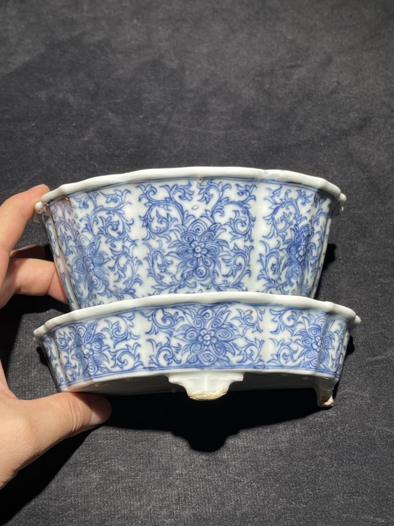清中期 青花缠枝莲壁瓶一对 - 图11