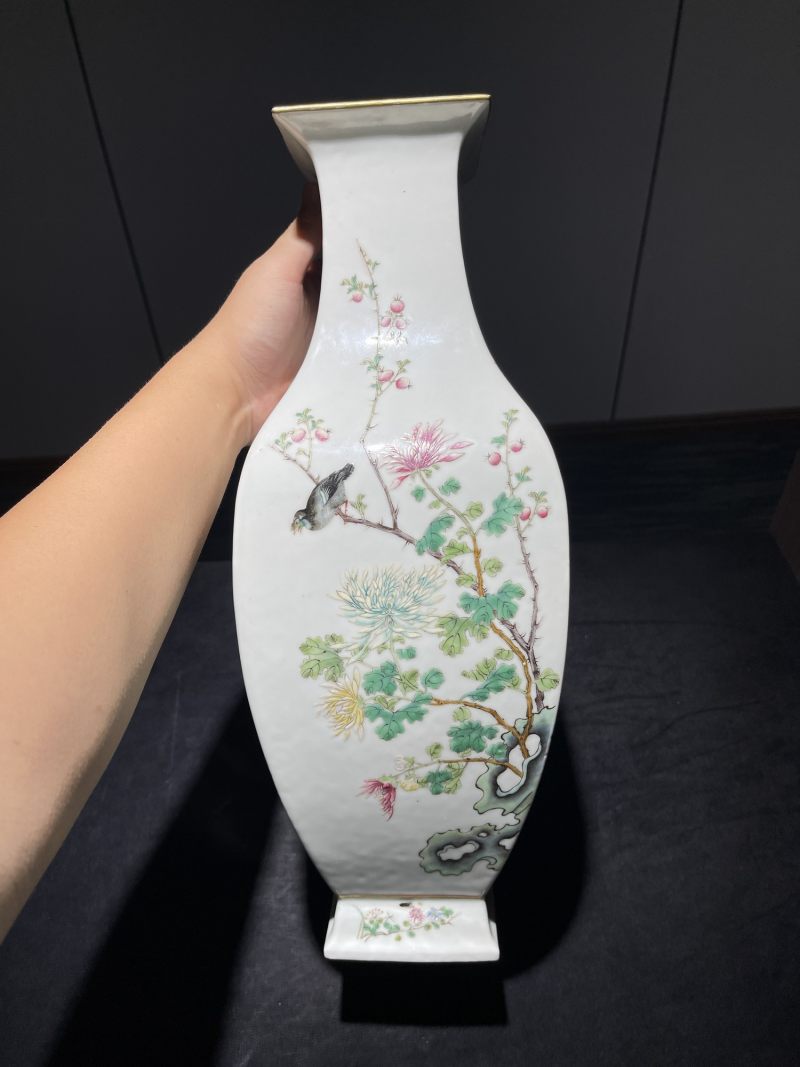 清晚期 粉彩杏林春燕图四方瓶一对 - 图3