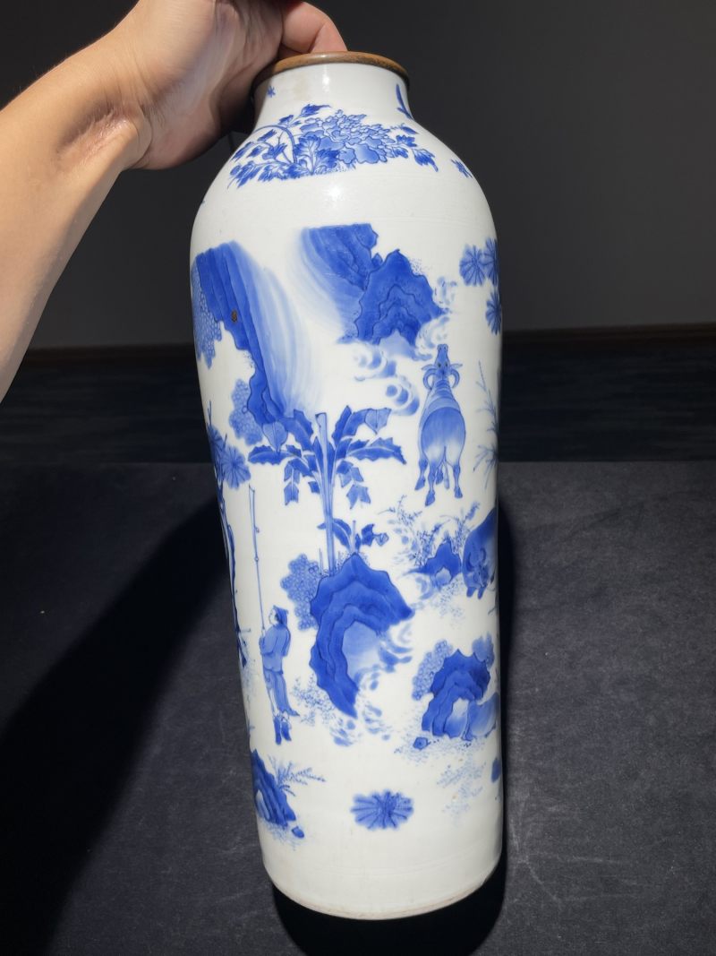 明崇祯 青花百里奚饲牛拜相纹筒瓶 - 图6