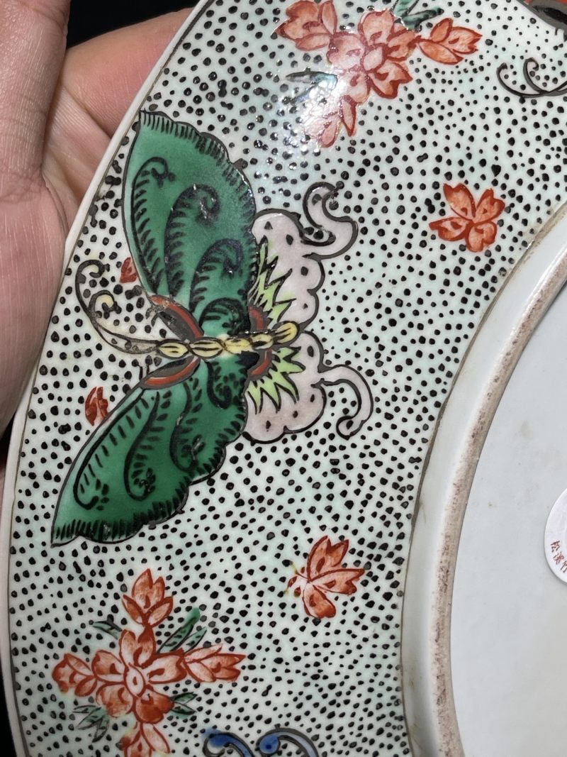 清晚期 五彩花蝶纹盘一对 - 图13