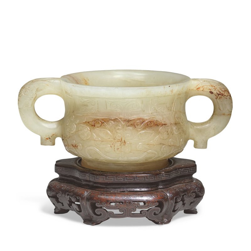 十七/十八世紀 褐白玉雕雙耳簋 | A WHITE AND RUSSET JADE INCENSE BURNER, GUI - 图2