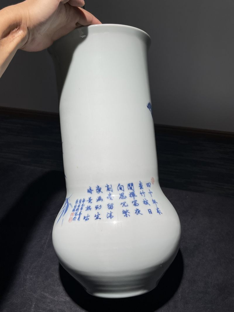 解放后 黄昌校青花釉里红竹报平安瓶 - 图4