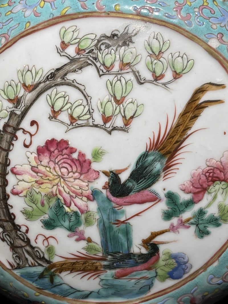 清同治 粉彩花卉开光花鸟人物纹抱月瓶一对 - 图6