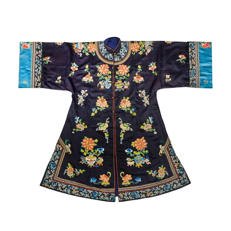 十九世紀 石青地緞綉女袍 | A MIDNIGHT BLUE GROUND EMBROIDERED LADY'S ROBE