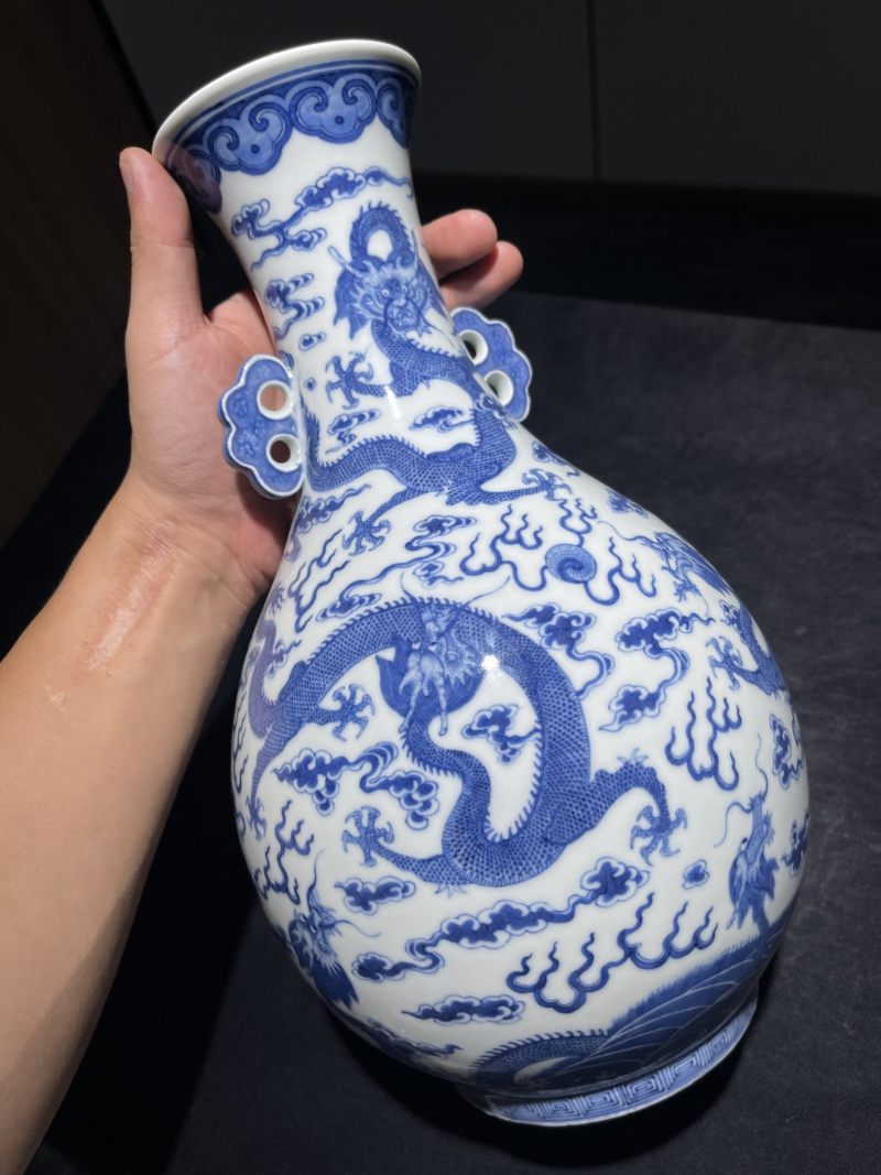 清代 青花云龙纹双耳瓶 - 图4