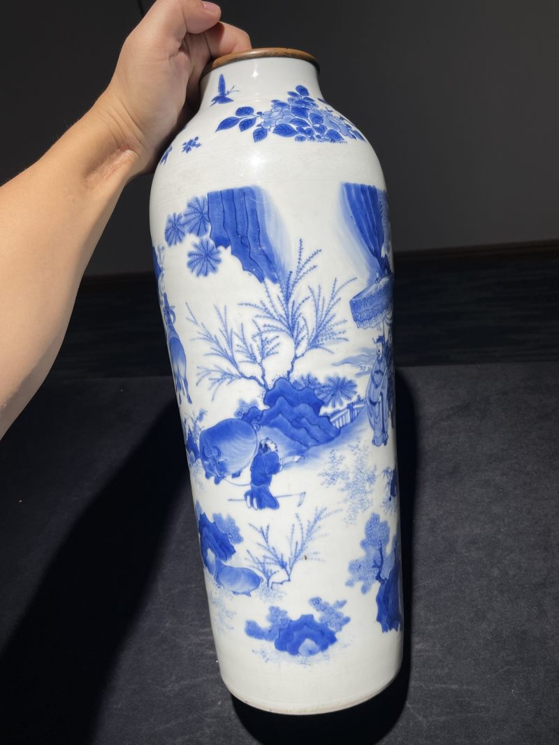 明崇祯 青花百里奚饲牛拜相纹筒瓶 - 图7