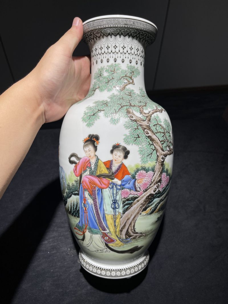 50年代 粉彩人物纹瓶 - 图4