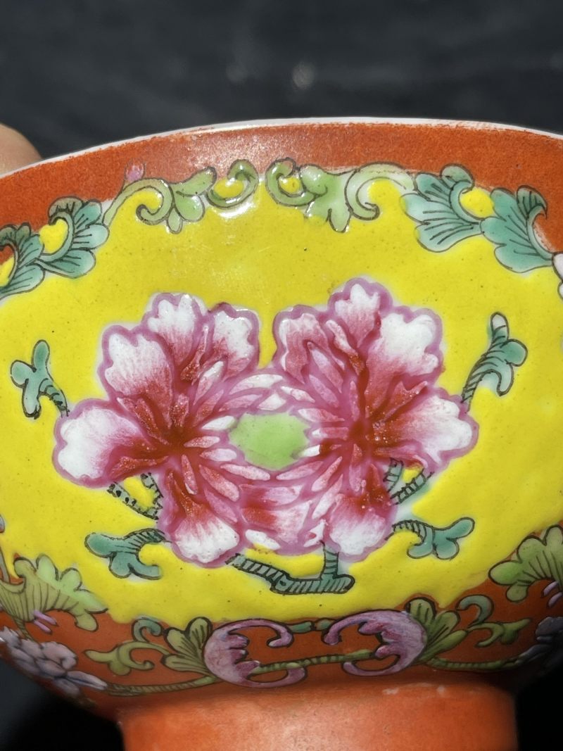清光绪 珊瑚红开窗洋彩花卉纹碗一对 - 图5