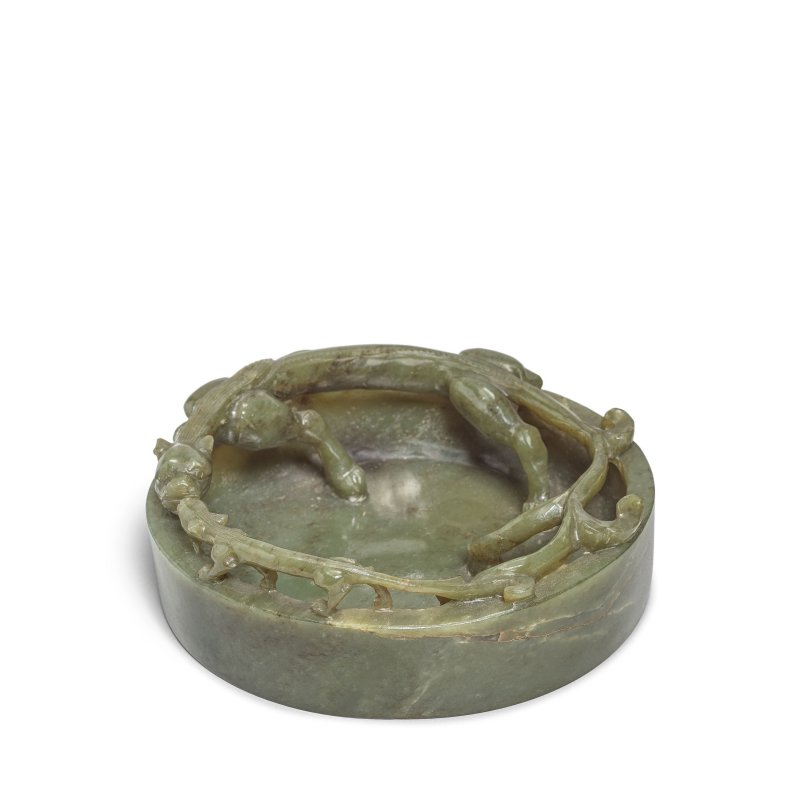 十九世紀 碧玉雕螭龍紋洗 | A GREEN JADE 'CHILONG AND YOUNG' BRUSHWASHER - 图1