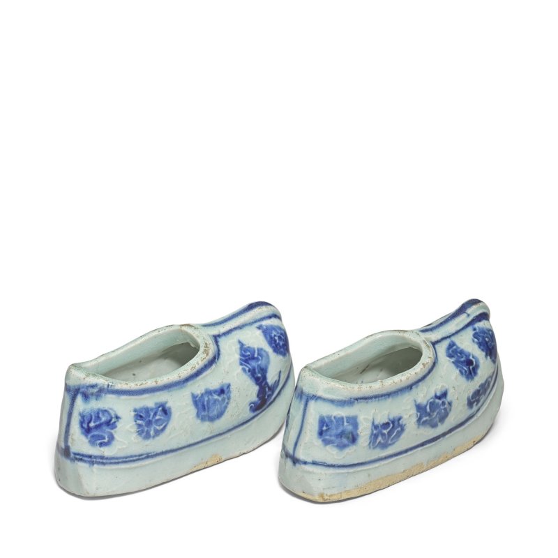 十七世紀 青花鞋一對 | A PAIR OF BLUE AND WHITE SHOES - 图3