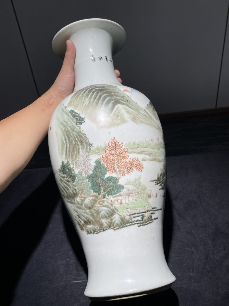 民国 粉彩山水纹大瓶一对 - 图2