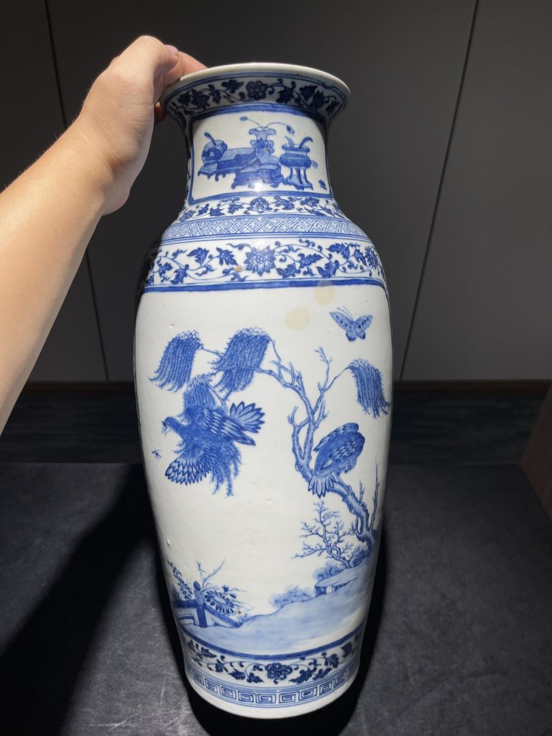 清代 青花花卉开光瑞兽纹观音瓶 - 图2
