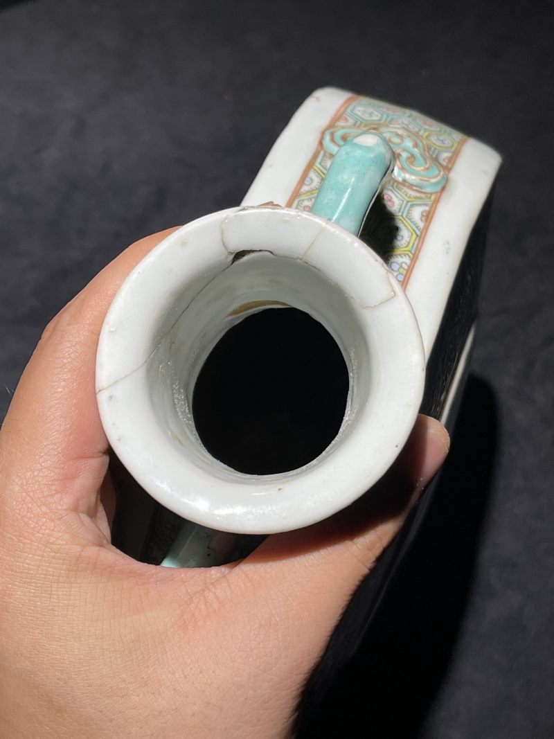 清光绪 粉彩花卉开窗人物纹抱月瓶 - 图9