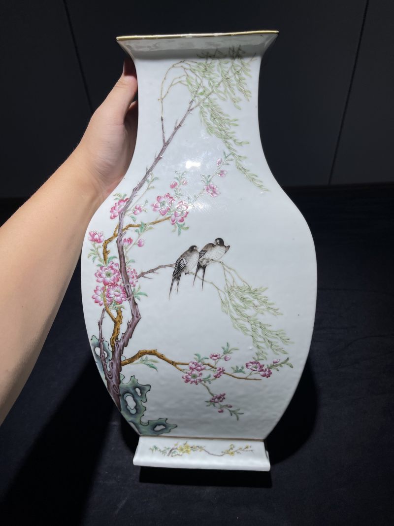 清晚期 粉彩杏林春燕图四方瓶一对 - 图4