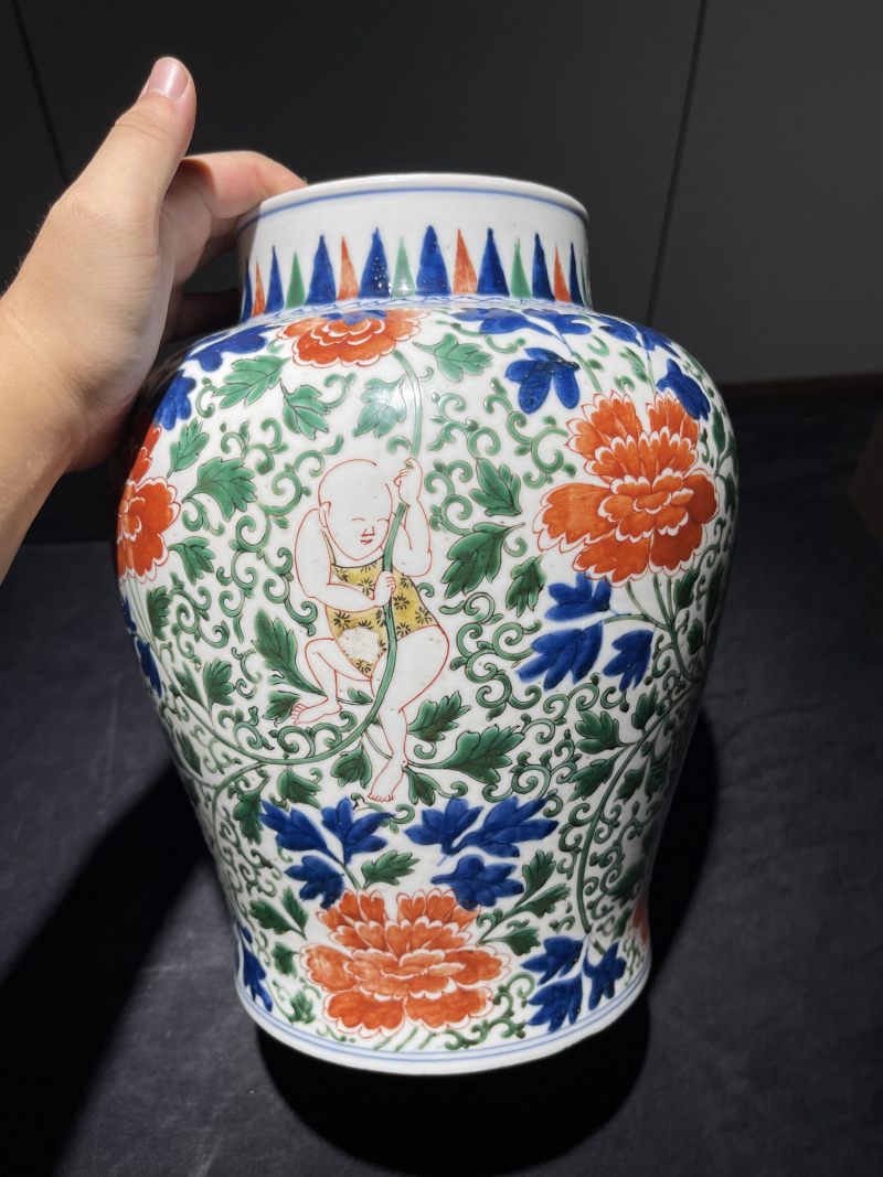清晚期 青花五彩持莲童子纹将军罐 - 图4