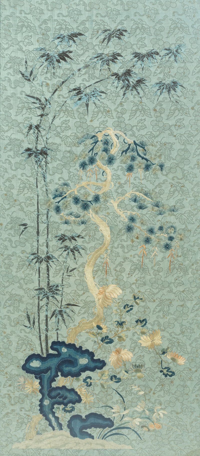 十九世紀 緞綉屏一組 | A GROUP OF EMBROIDERED PANELS AND SLEEVE BANDS - 图14