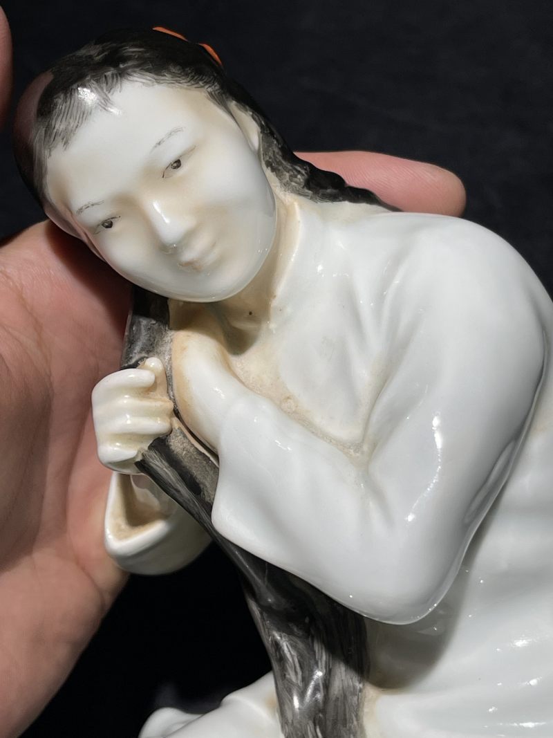 50年代 粉彩白毛女瓷塑 - 图6