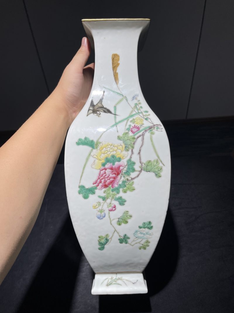 清晚期 粉彩杏林春燕图四方瓶一对 - 图5