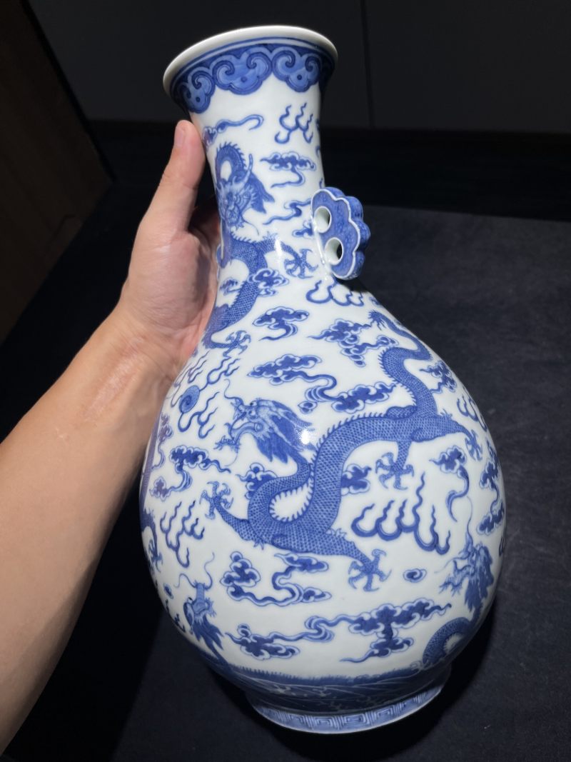 清代 青花云龙纹双耳瓶 - 图5