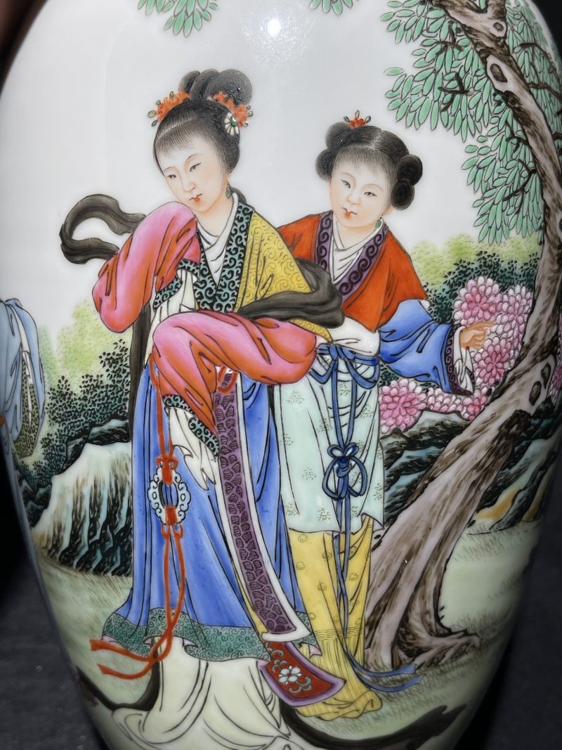 50年代 粉彩人物纹瓶 - 图5
