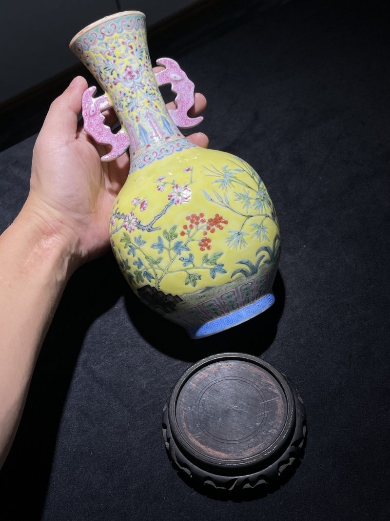 民国 黄地粉彩九秋图双耳瓶一对 - 图15