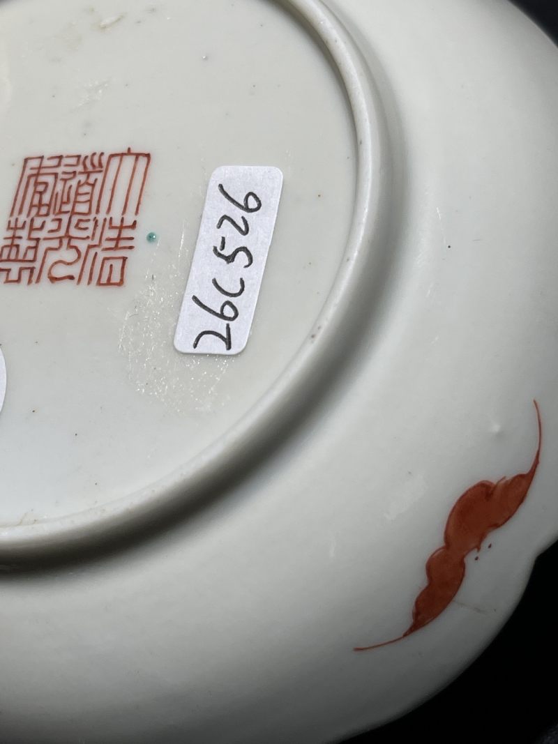 清道光 粉彩描金花卉纹花口盘一对 - 图10