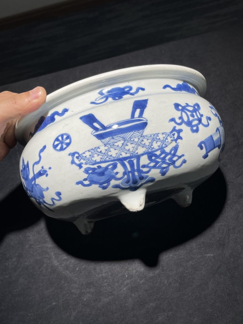 清康熙 青花博古纹香炉 - 图4