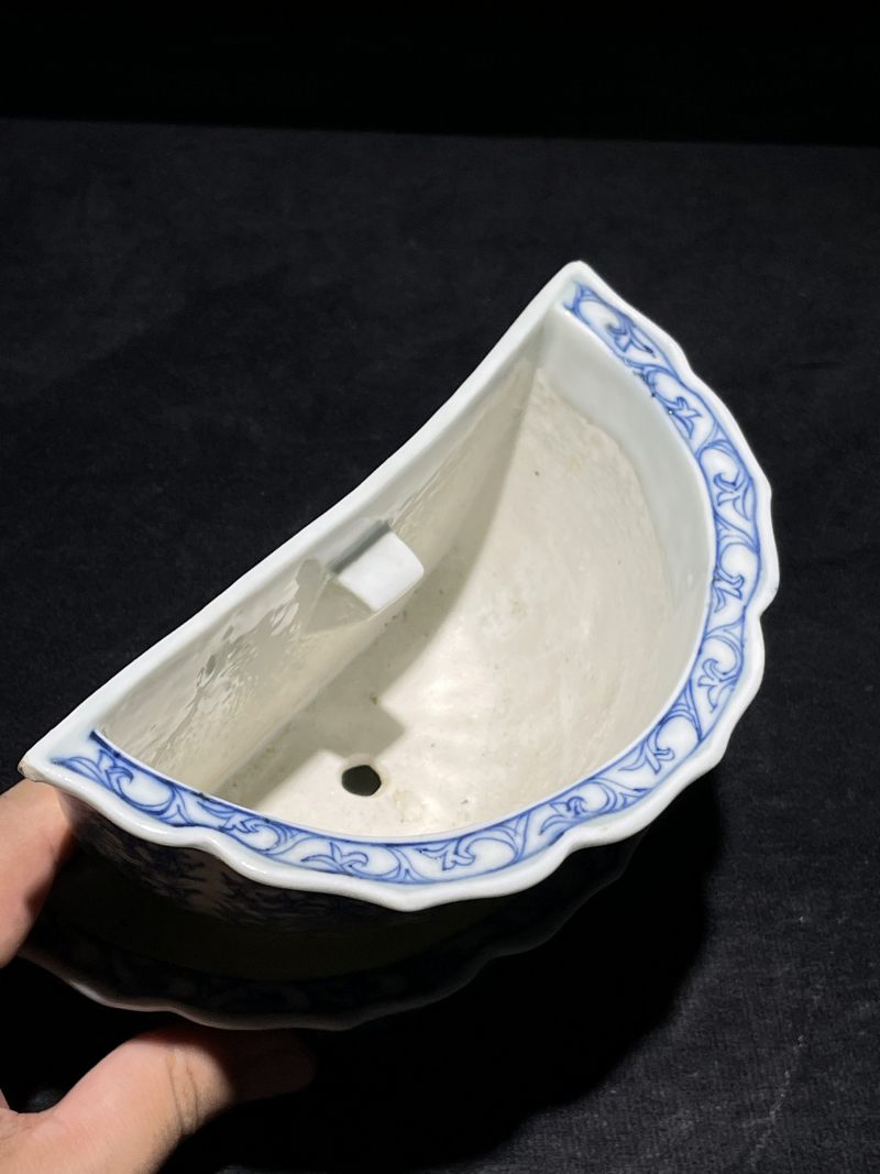 清中期 青花缠枝莲壁瓶一对 - 图13