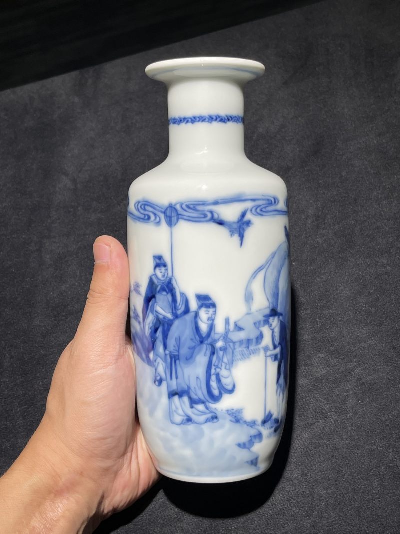 民国 霭生胎青花孝感动天纹小棒槌瓶 - 图5