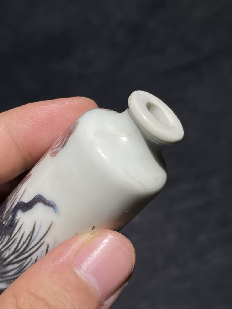 清乾隆 青花釉里红风云际会纹鼻烟壶 - 图10