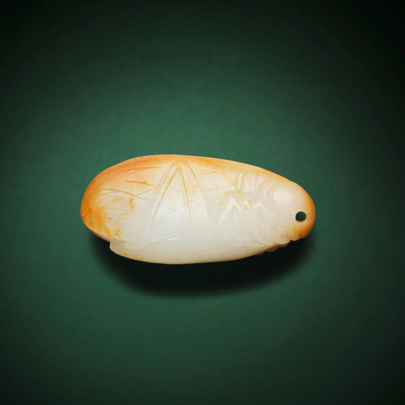 十八/十九世紀 白玉帶皮蟬紋佩 | A WHITE AND RUSSET JADE 'CICADA' PENDANT - 图3