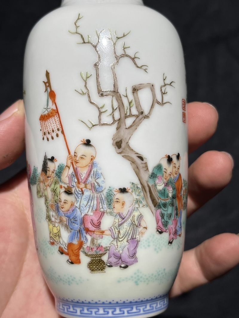 民国 粉彩婴戏纹小瓶 - 图7