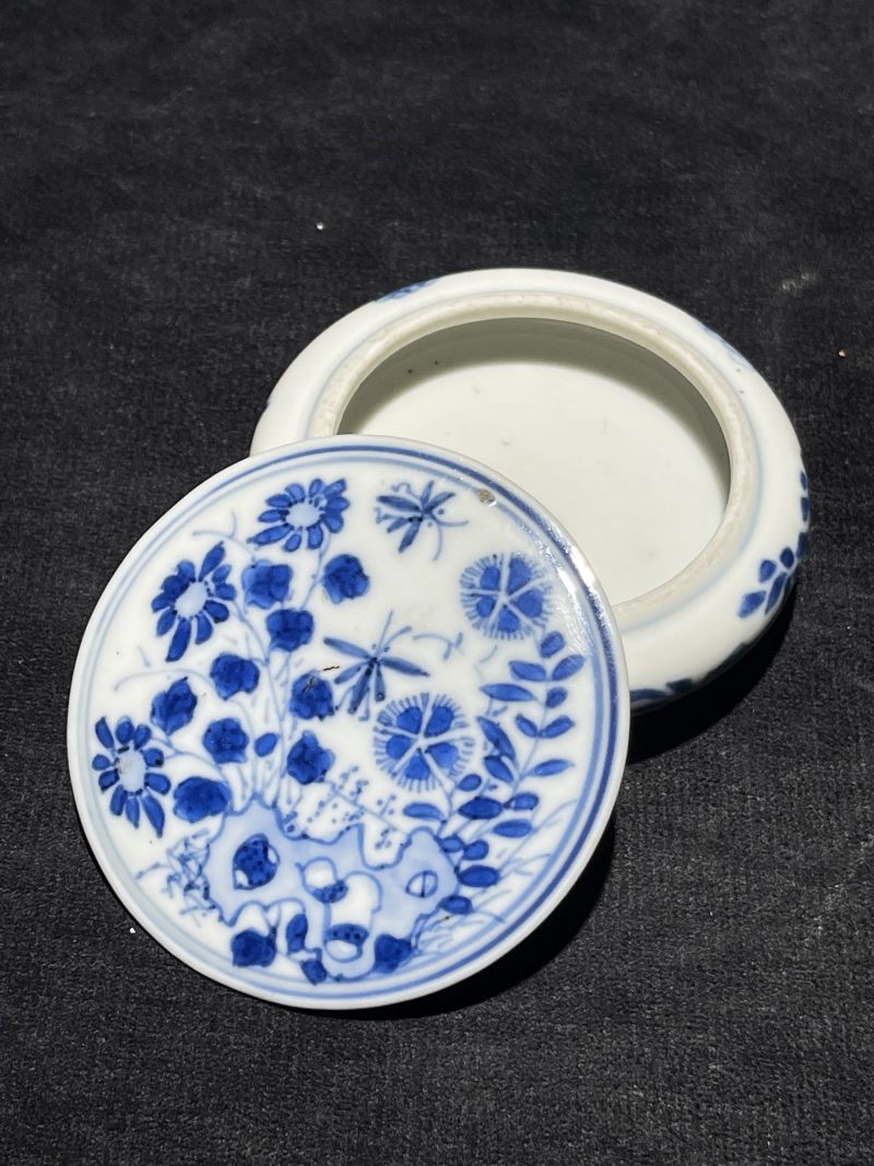清康熙 青花洞石花卉纹印盒 - 图2