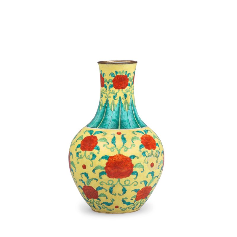 清乾隆 銅胎畫琺琅花卉紋瓶 | A VERY RARE BEIJING ENAMEL YELLOW-GROUND 'PEONY' BOTTLE VASE