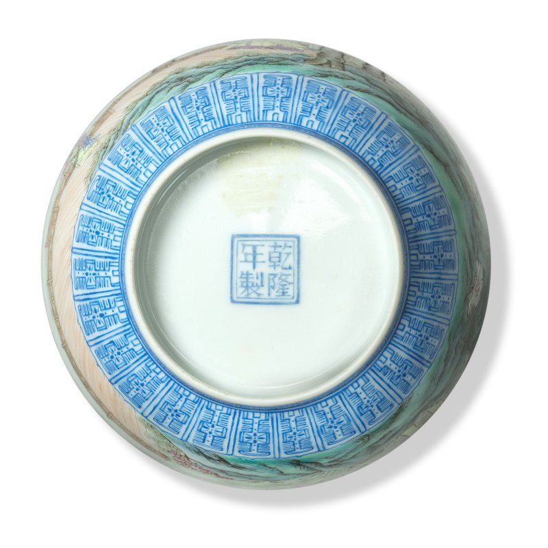 民國 粉彩人物園景圖瓶 | A FAMILLE ROSE 'EGGSHELL' VASE - 图2