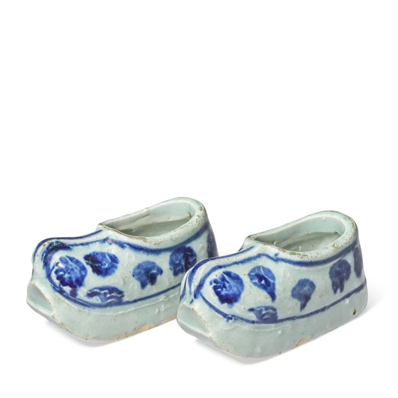 十七世紀 青花鞋一對 | A PAIR OF BLUE AND WHITE SHOES - 图4