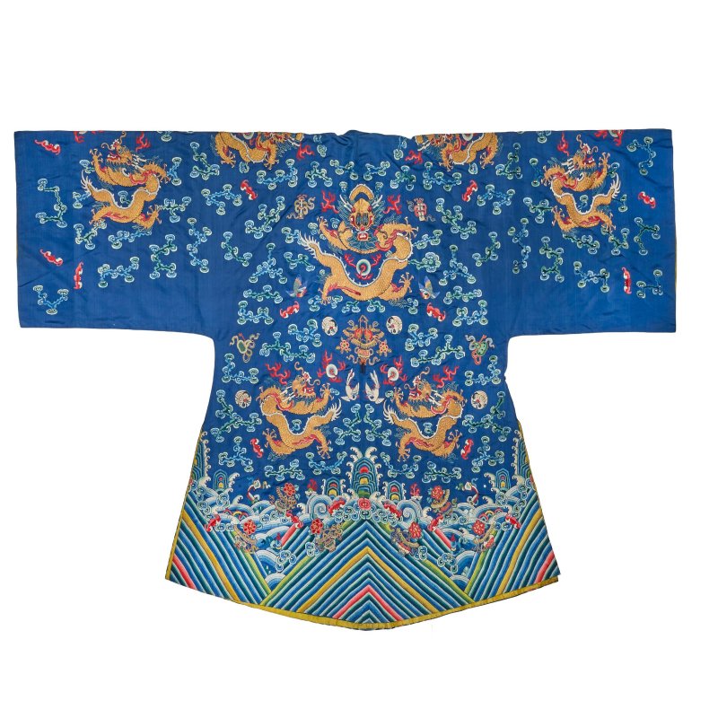 十九世紀中期 藍地緞綉蟒襖 | A BLUE-GROUND INFORMAL 'DRAGON' ROBE, MANG'AO - 图2