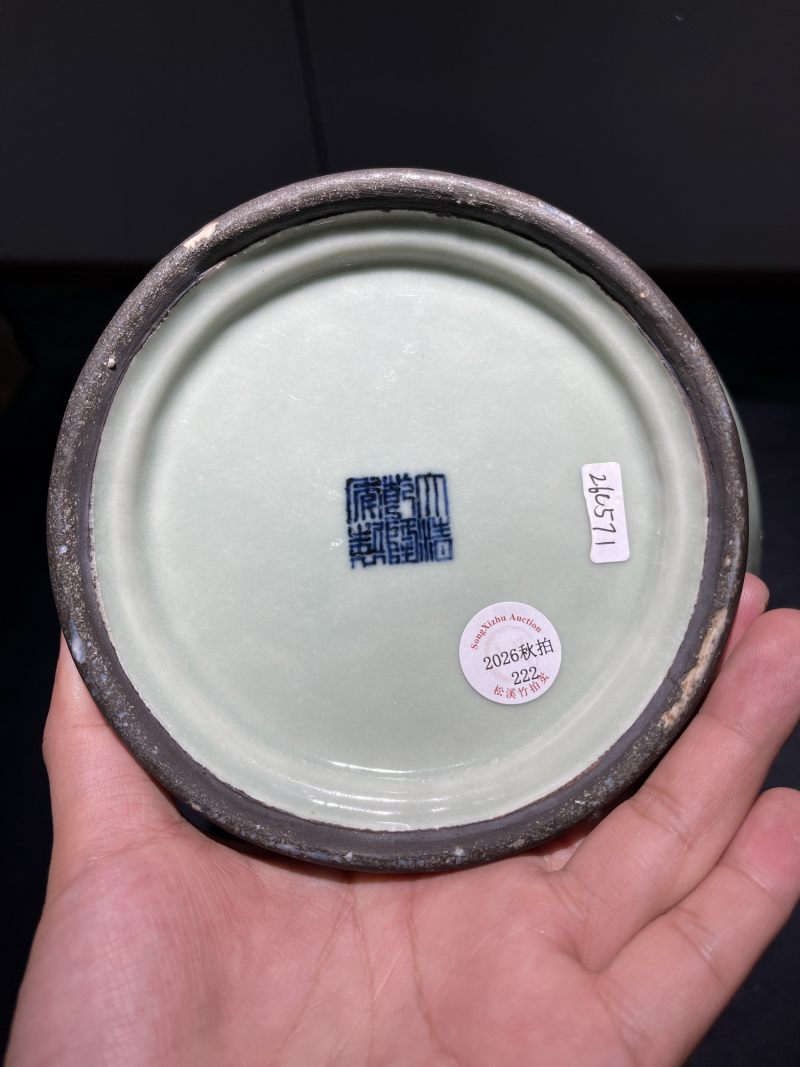 清乾隆 唐英风格豆青地青花釉里红竹石纹七旋瓶 - 图12