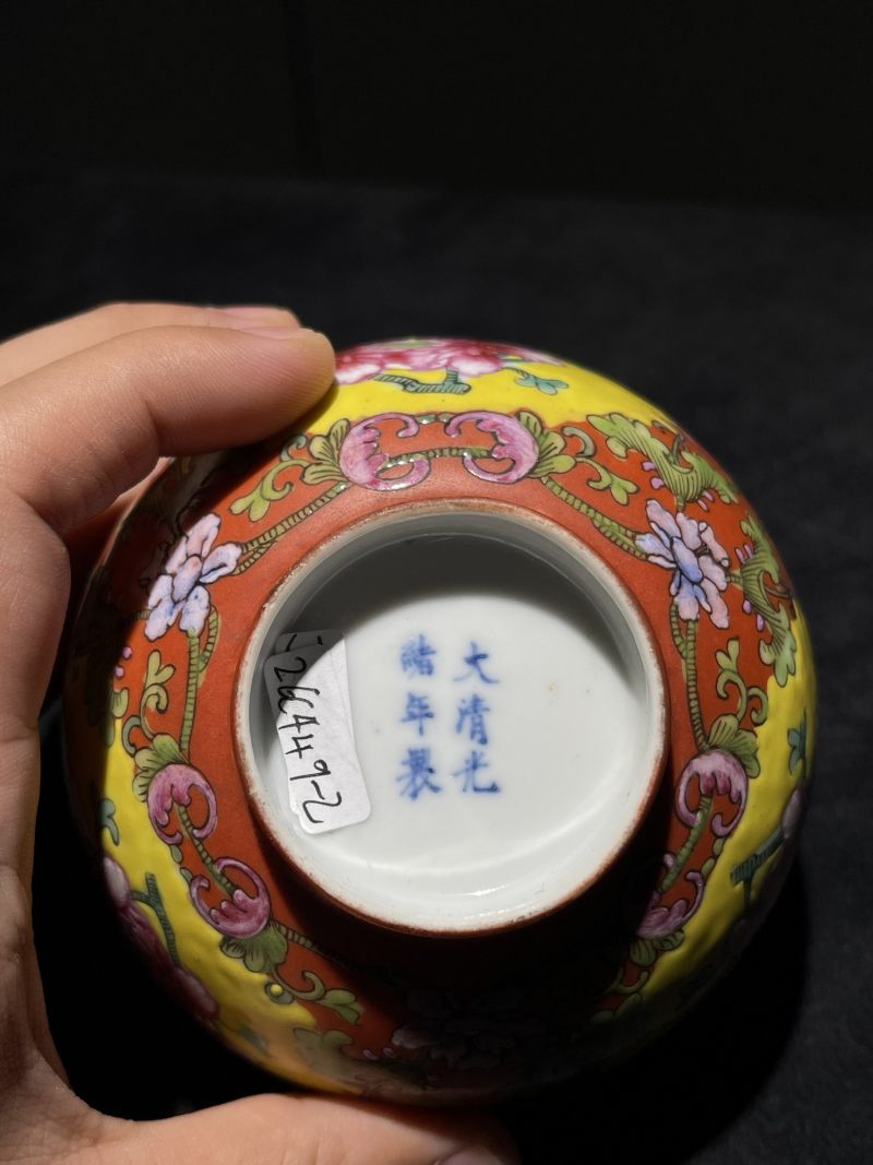清光绪 珊瑚红开窗洋彩花卉纹碗一对 - 图7