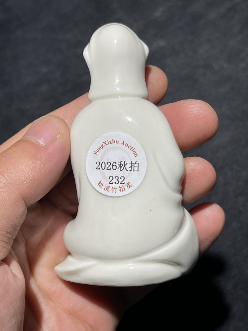 清代 德化白釉观音瓷塑 - 图5