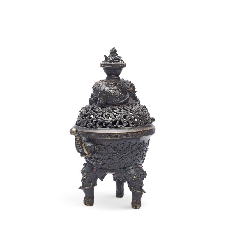 十八世紀 銅太平有象象首耳三足爐 | A BRONZE 'ELEPHANT' INCENSE BURNER AND OPENWORK COVER - 图6