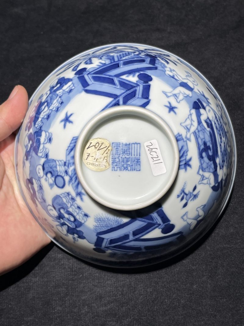 清嘉庆 青花婴戏纹碗 - 图9