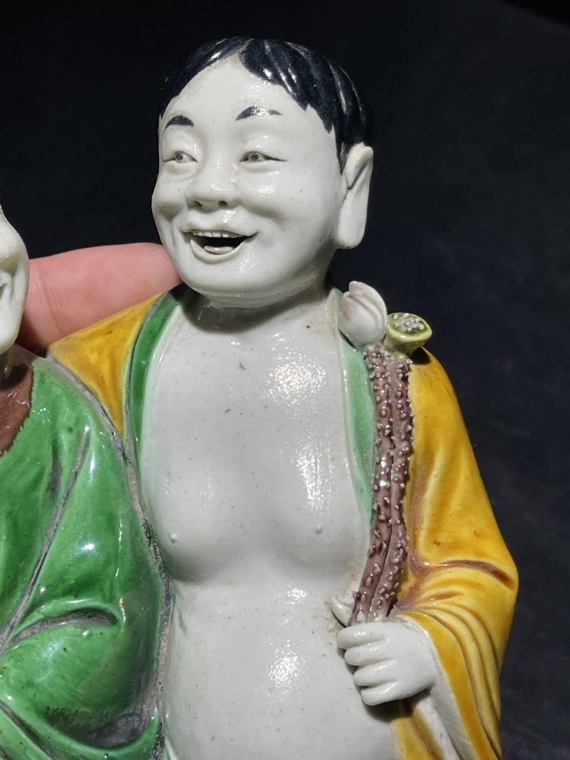 清早期 素三彩和合二仙瓷塑 - 图7