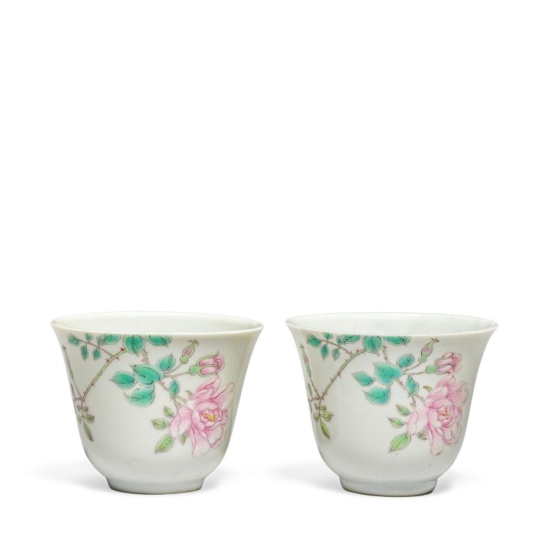 民國 粉彩花卉紋盃一對 | A PAIR OF FAMILLE ROSE 'FLORAL' CUPS - 图1