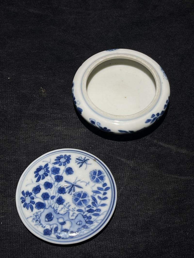 清康熙 青花洞石花卉纹印盒 - 图3