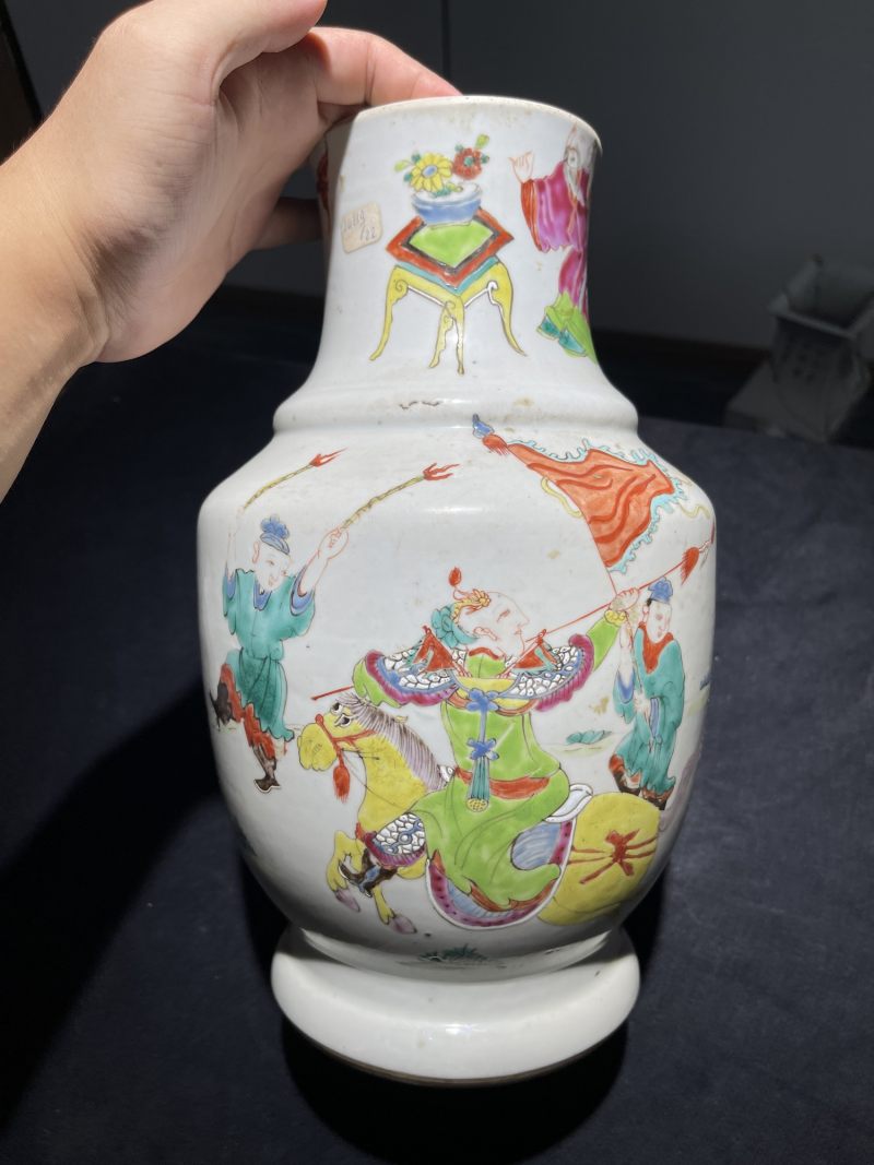 清雍正 粉彩人物瓶两件 - 图9